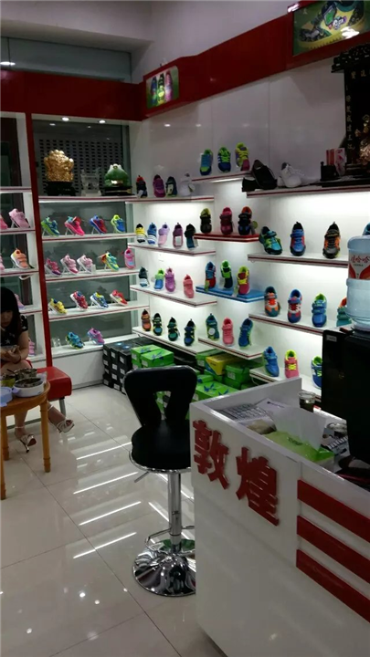 银川内衣展示柜厂家- 银川展台展柜厂家 