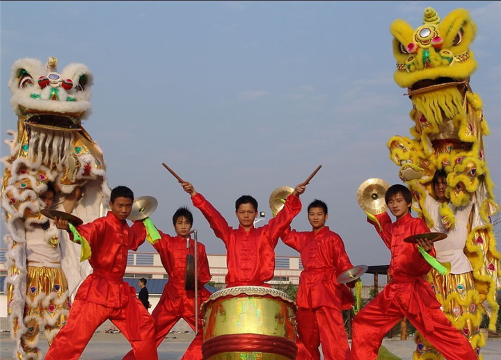 教育机构舞狮助兴，庆典醒狮团 
