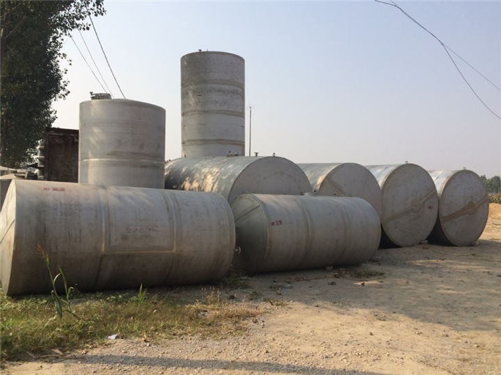 铁岭出售新旧油罐水罐塑料罐白钢罐水泥罐吨桶厂家 
