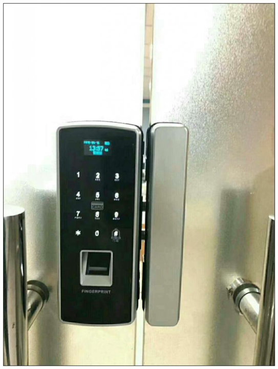 泉州玻璃门指纹密码刷卡锁6