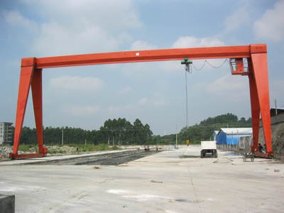 福建福州龙门吊夜间施工安全事项 