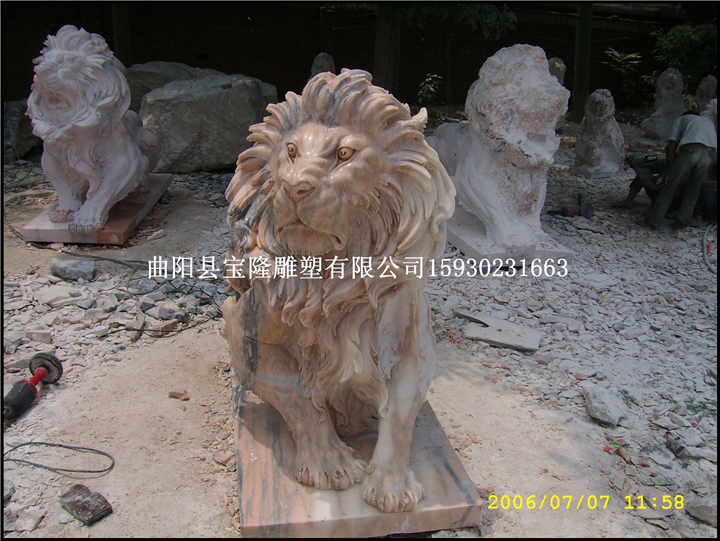 晚霞红石雕狮子石雕蹲狮子现代石狮子雕塑