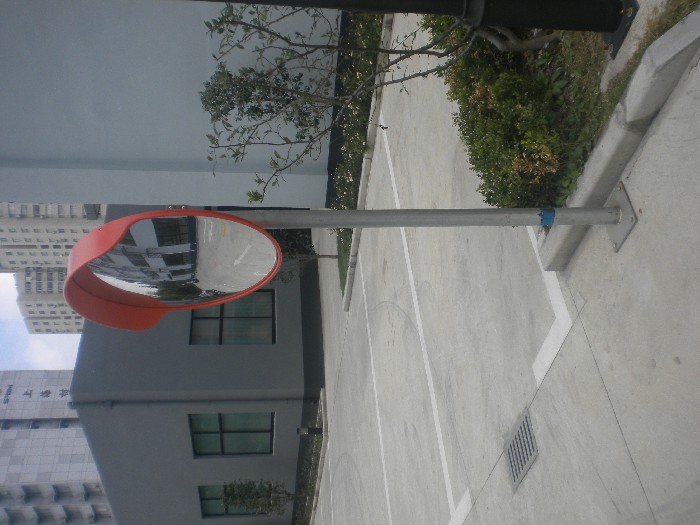 广角镜立柱