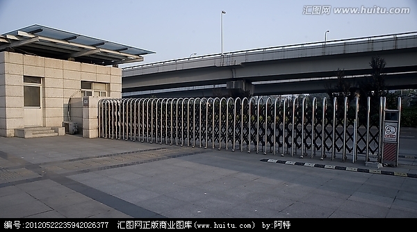 石狮伸缩门