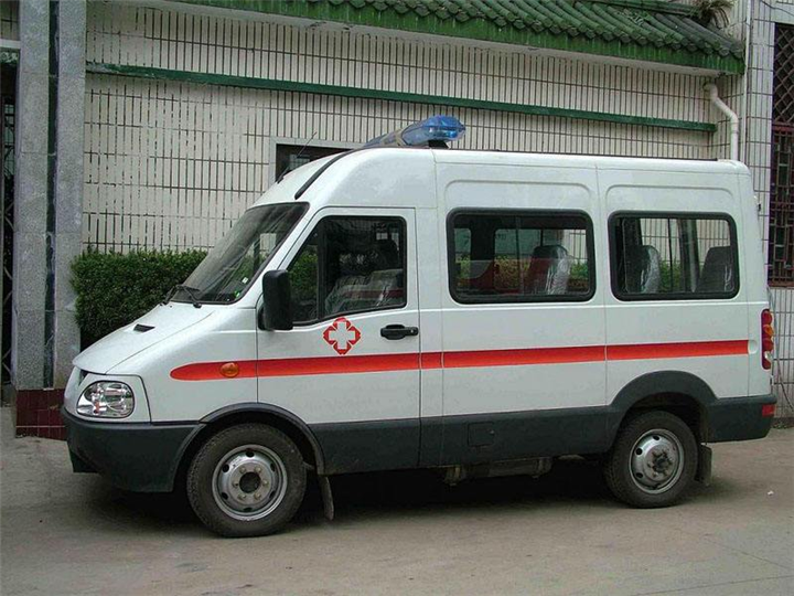 贵州救护车出租呼吁：礼让救护车，敞宽生命通道。 