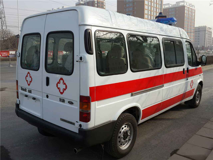 贵州救护车出租电话：15180880832 
