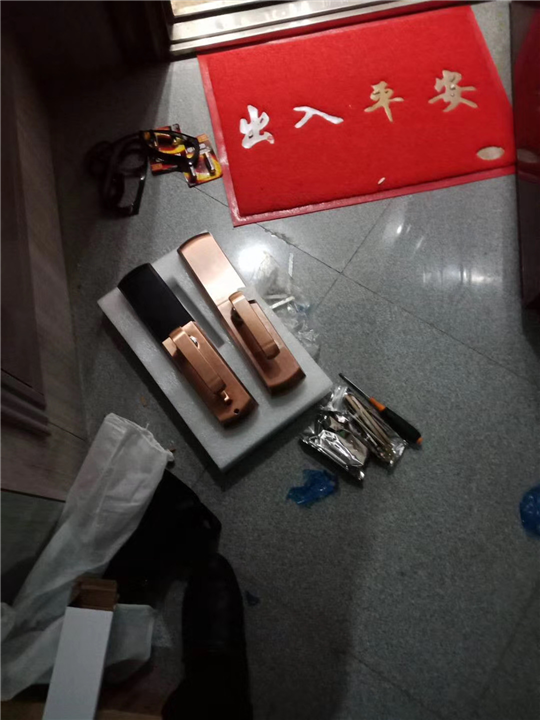 济南日产配汽车钥匙换遥控电池