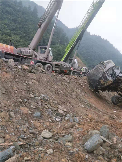 松桃吊车出租电话 