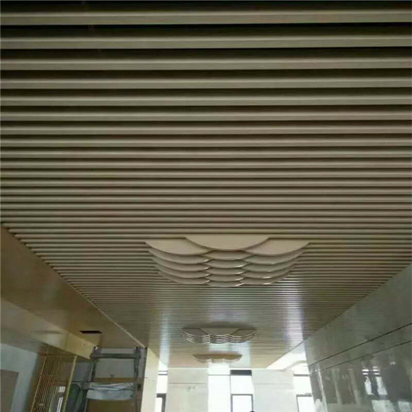 门头造型铝方通安装