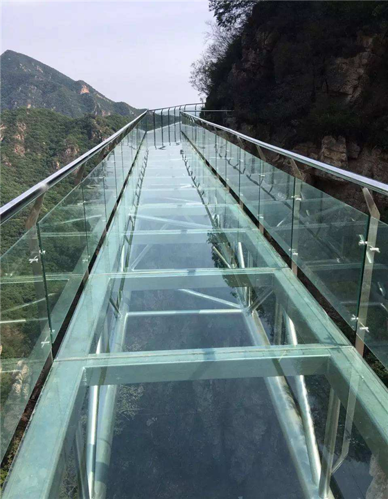 湖北哪里有定制玻璃栈道游乐设备的 