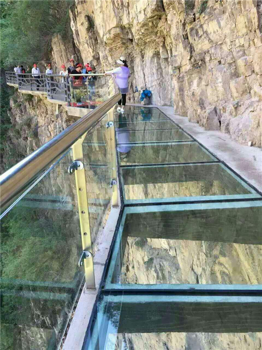 玻璃栈道多少钱 