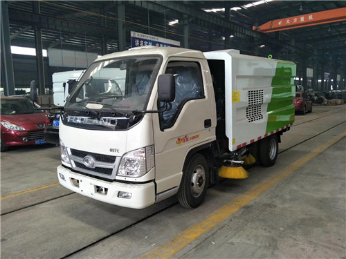 福田4吨扫路车 