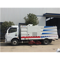 东风多利卡8吨扫路车 