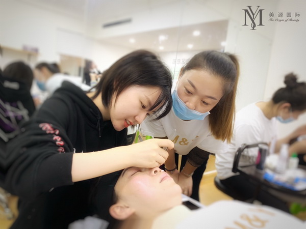 学半**去哪里好|学美甲美睫去哪里好