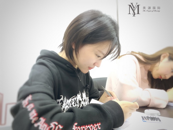 学半**去哪里好|学美甲美睫去哪里好