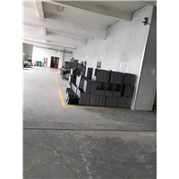 生产车间一角：宇通客车待处理配件 