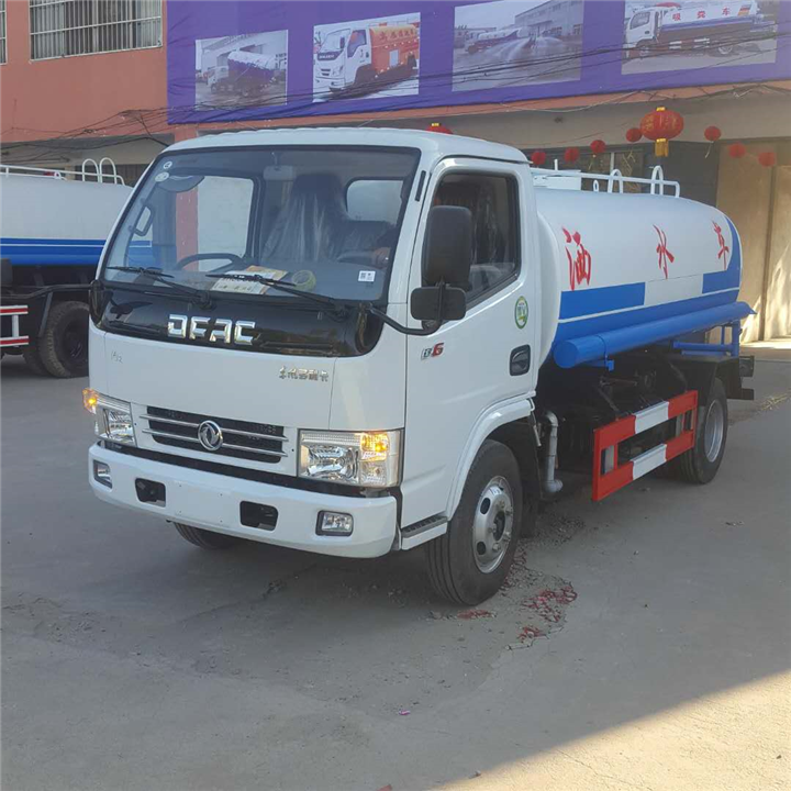 德州东风多利卡D6洒水车5吨厂家