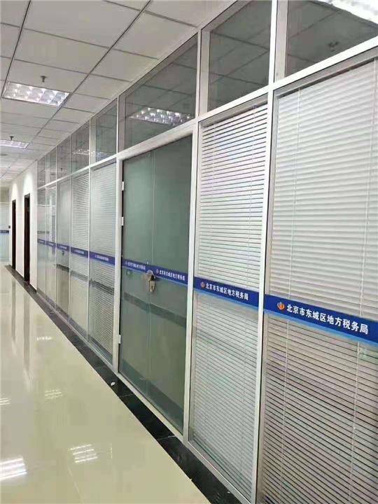 青岛玻璃隔断的主要特点是什么