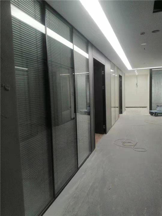 青岛活动隔断在酒店应用的安全性与快捷性