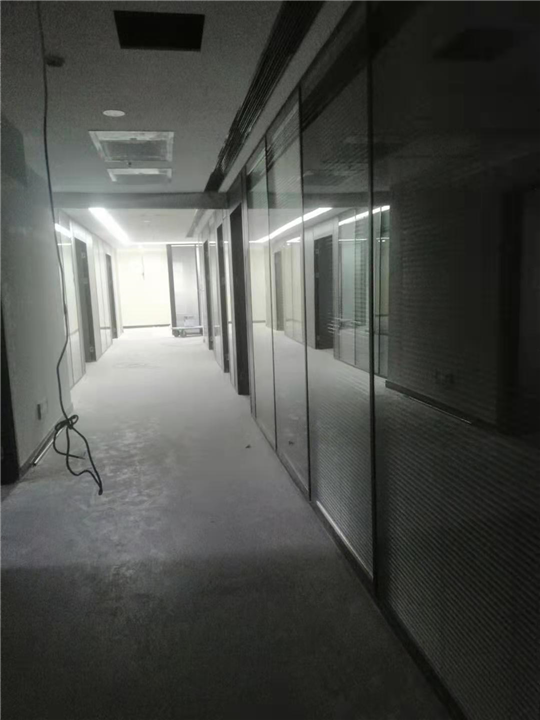 青岛办公室玻璃隔断装修有什么好处