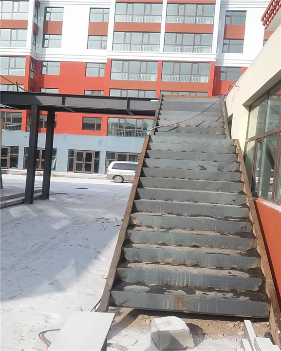 西宁铁艺楼梯 
