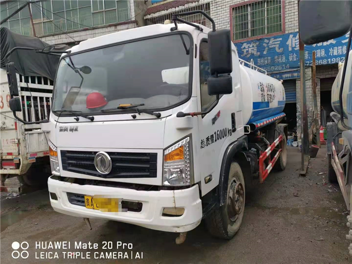 安顺洒水车出租教你怎么选择随车吊和汽车吊