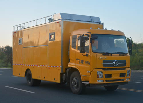 东风天锦餐车 