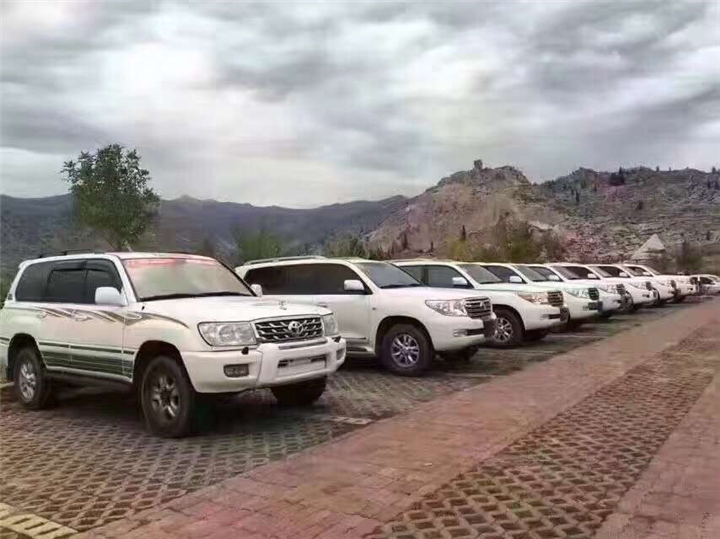 乌鲁木齐地堡窝机场附近租车公司 别克GL8 