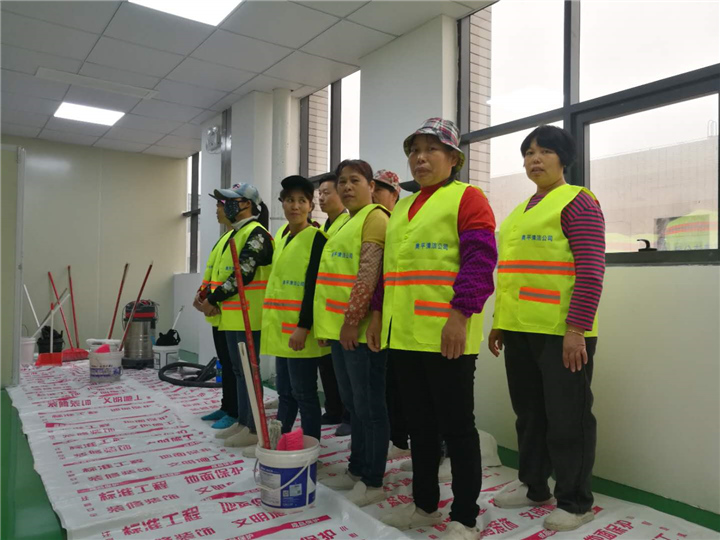 中山火炬开发区电子厂保洁进行现场