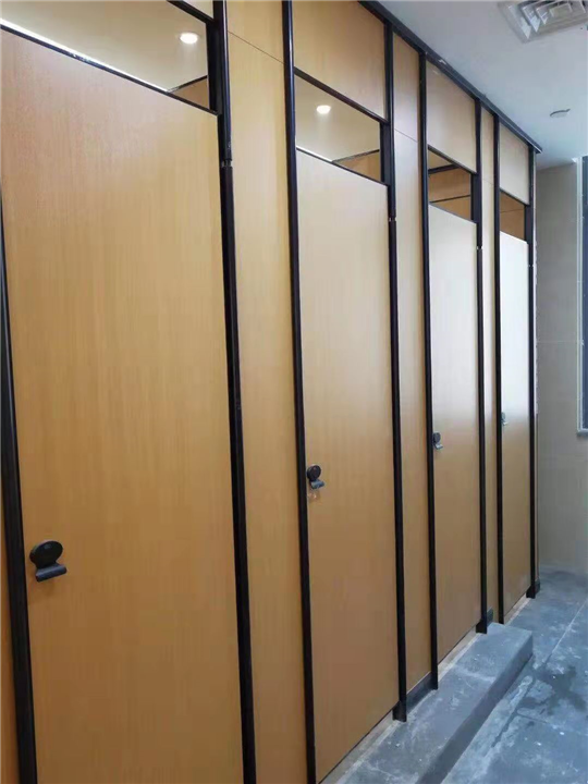 温州卫生间隔断门价格和选购技巧 