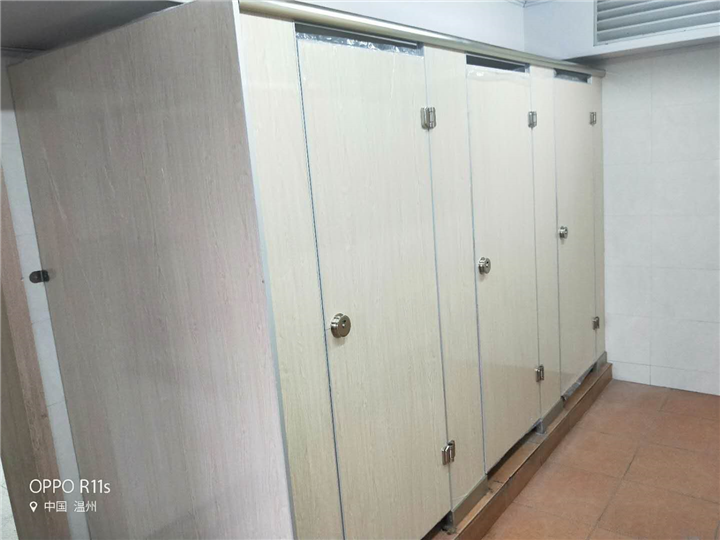 卫生间隔断常用的材料有哪些 