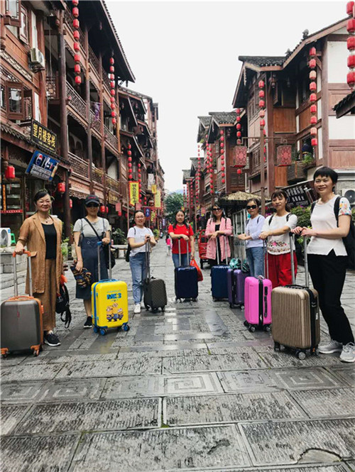 龙宫旅游包车 