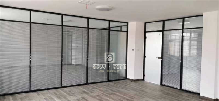 青岛玻璃隔断的主要特点是什么 