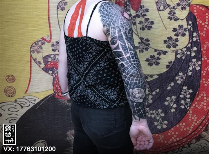 威海纹身，纹身的疼痛感轻重与个人的精神状态有关 