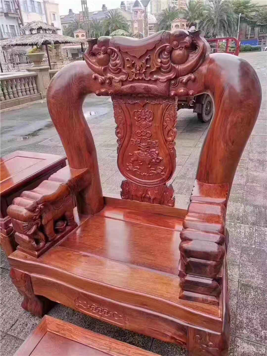 凭祥：**花梨 