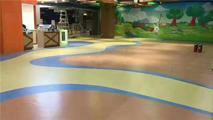 烟台芝罘区塑胶地板施工厂家哪家价格便宜 