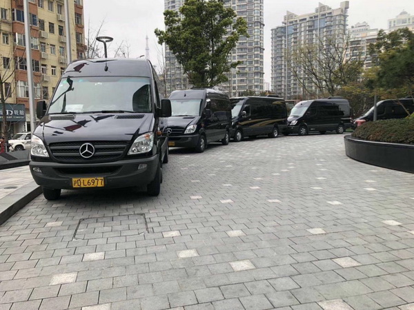上海奔驰凌特商务车出租 