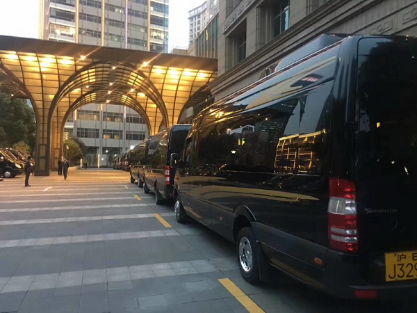 上海租奔驰凌特价格 