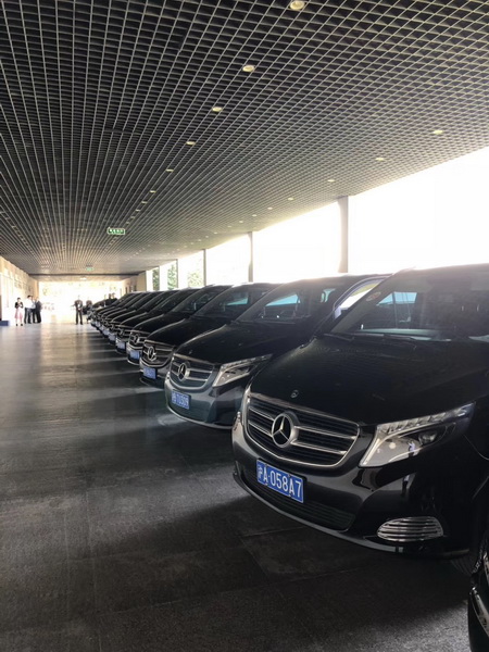 上海租奔驰V260L费用 
