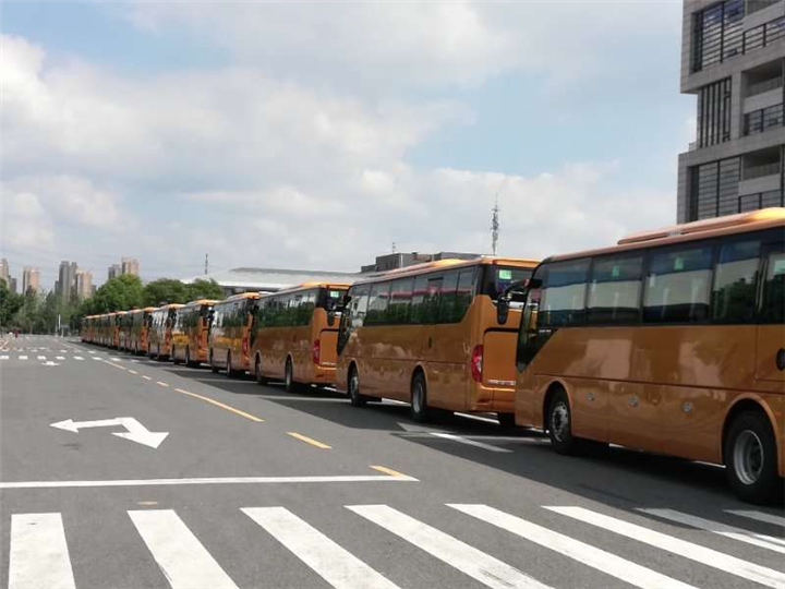 义乌包车 义乌旅游包车租赁豪车和普通轿车的区别 