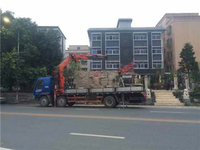 横岗随车吊起重机液压支腿的作用和操作注意事项 