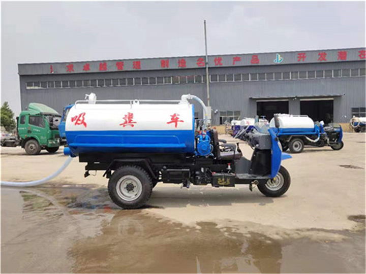 农用三轮半封闭式吸粪车 
