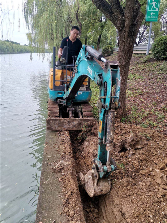 苏州建豪挖机