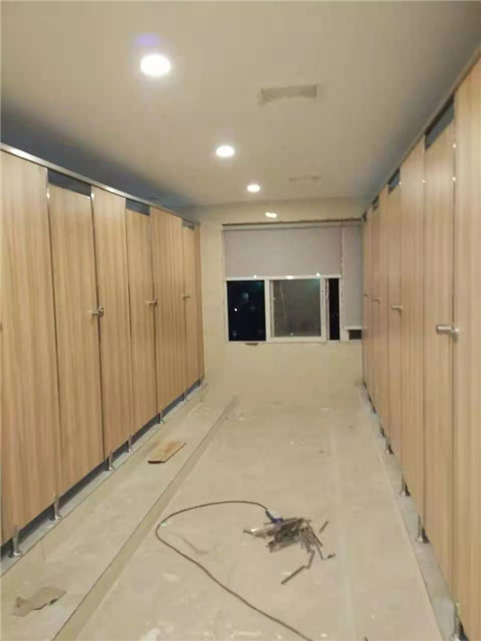 广州卫生间隔断五金配件应该怎么选