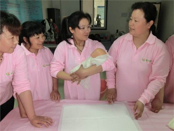 嘉定区育婴师公司