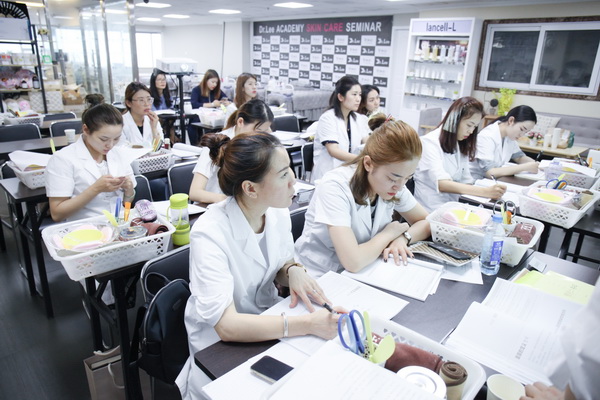 日本筋膜小颜仪学习培训学校 