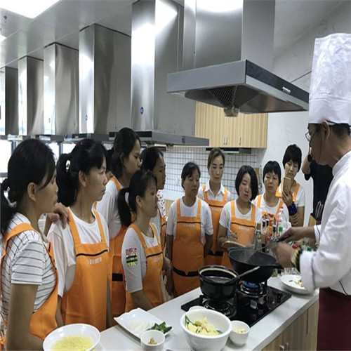 昆明做饭保姆 
