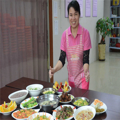 昆明住家保姆 