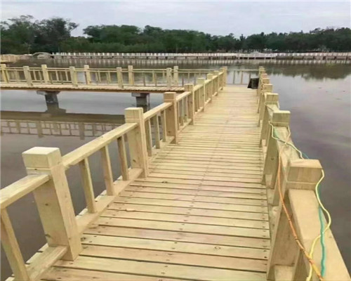 重庆防腐木木栈道厂家