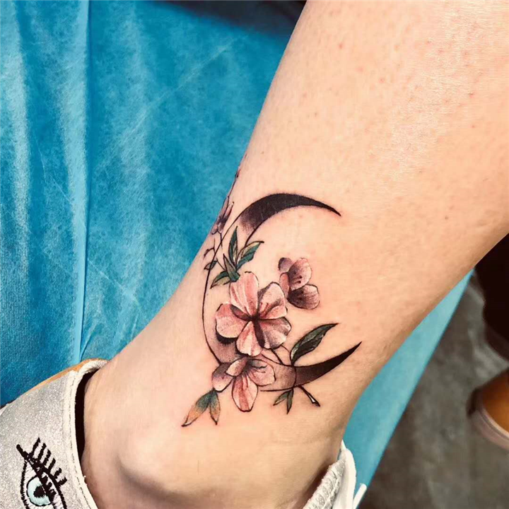 南充花朵纹身 